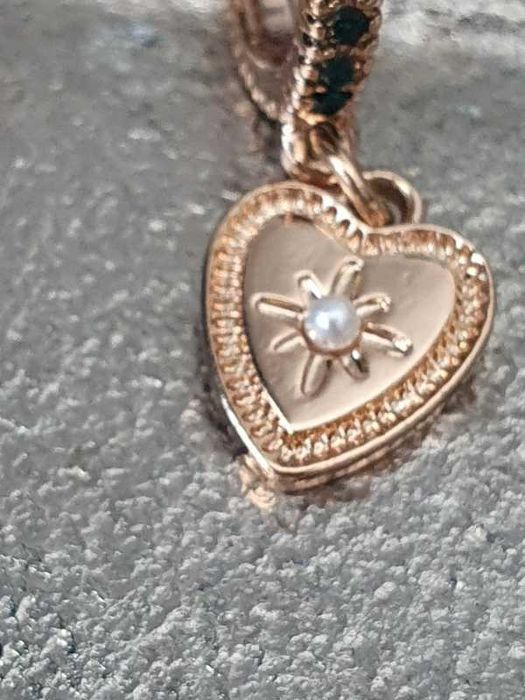 Piękne kolczyki Brigitte Bijou zielone kamienie perełka 3 cm
