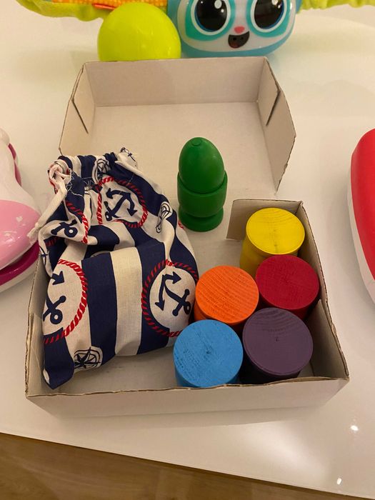 Zabawki Fisher-Price Rovee Szczeniak, Odkrywczy domek, jajka itp