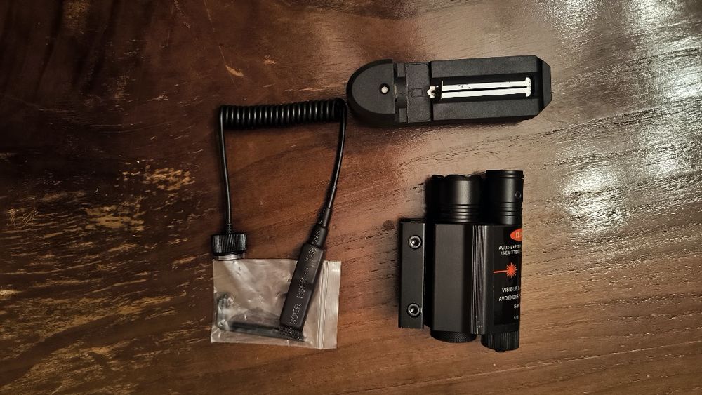 Mira laser com lanterna