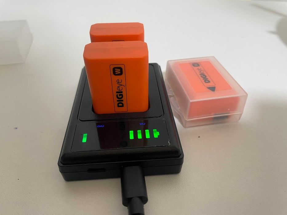 Sony ZV E 10 + lente 23 mm viltrox +cage smallrig