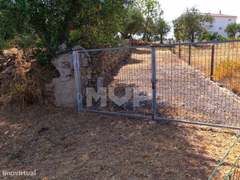 Moradia T2 com terreno em Martim Longo