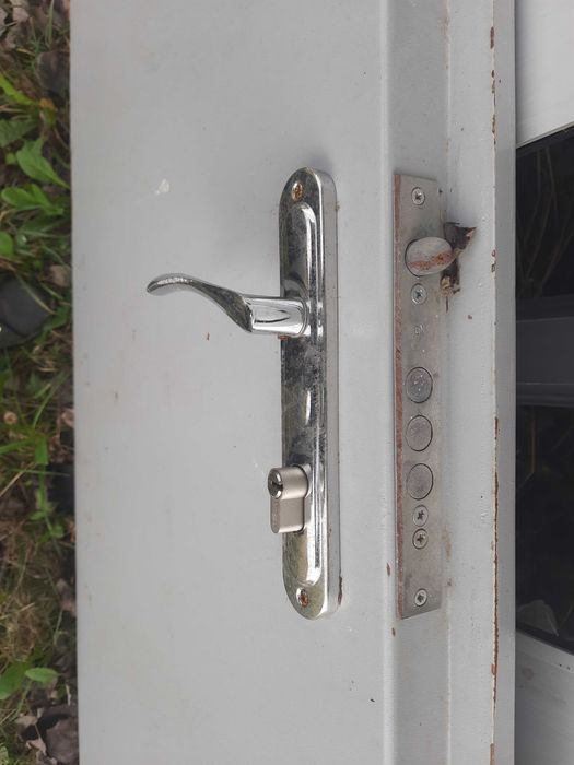 Продам броньовані двері