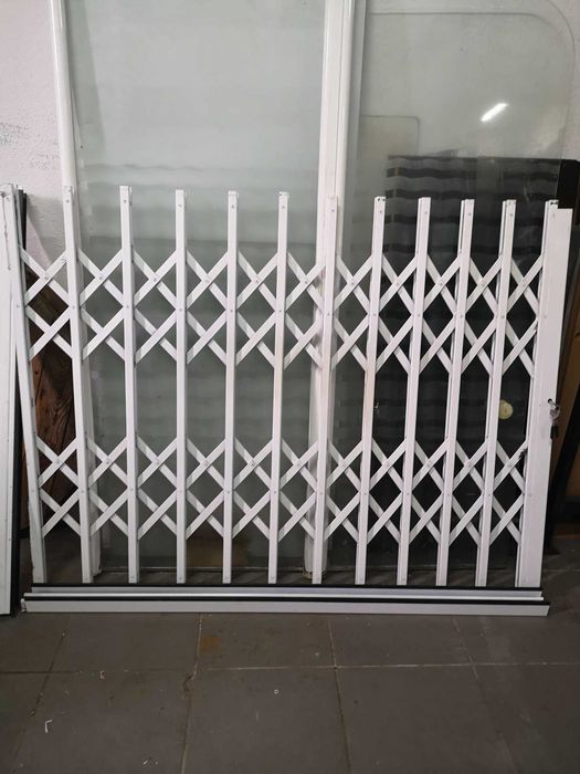 2 Grades para janelas com fechadura