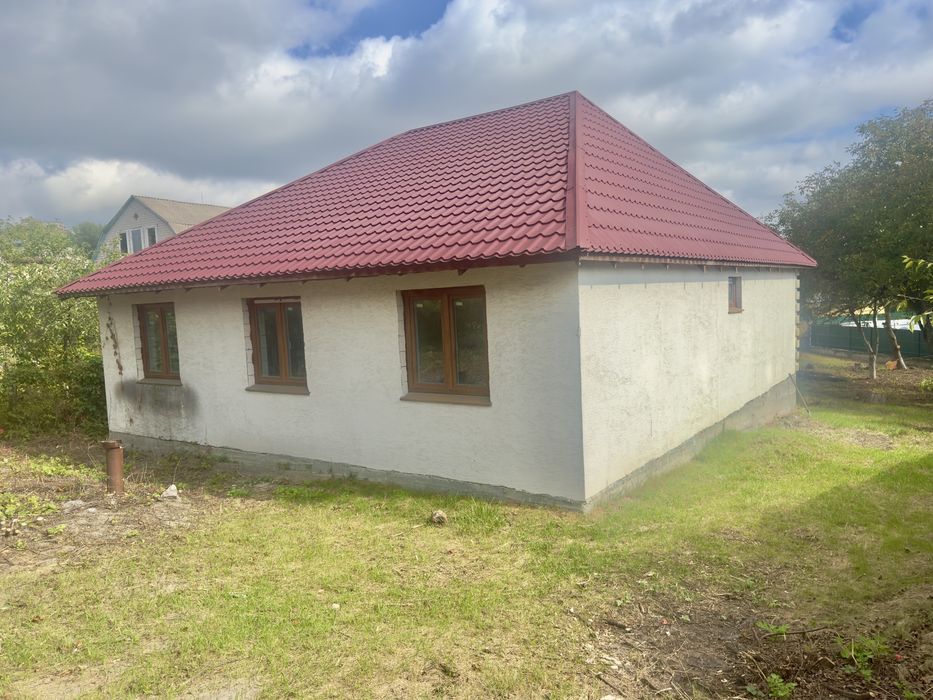 Продаю будинок м.Обухів р-н Парникова 100 метрів від зупинки