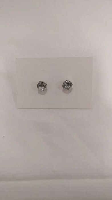 Brincos de prata com zirconias