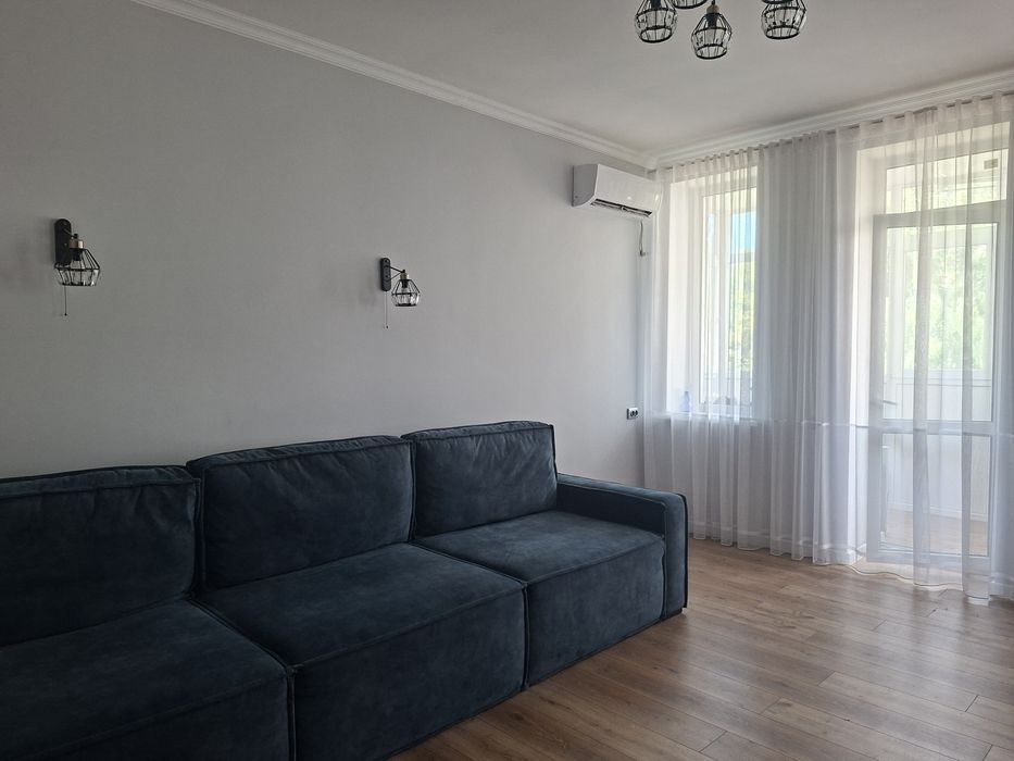 Продам 3-х кім.,новий ремонт,сталінка,центр,набережна,пров.Крупської 4