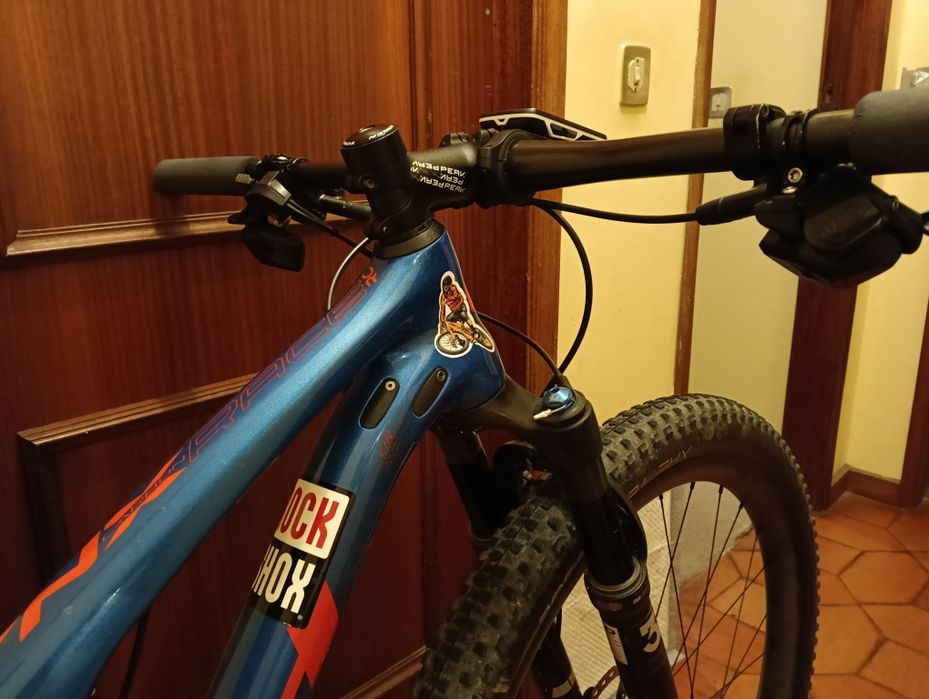 Bicicleta BH Carbon Race