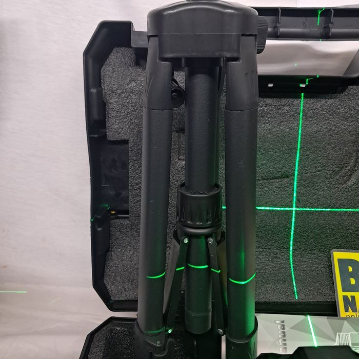 Nível laser 16 linhas + tripé + 2 baterias + comando + Mala plástico