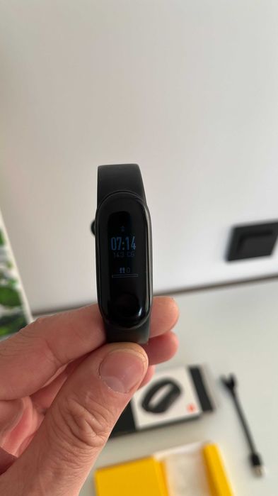 Продам MI Band 3