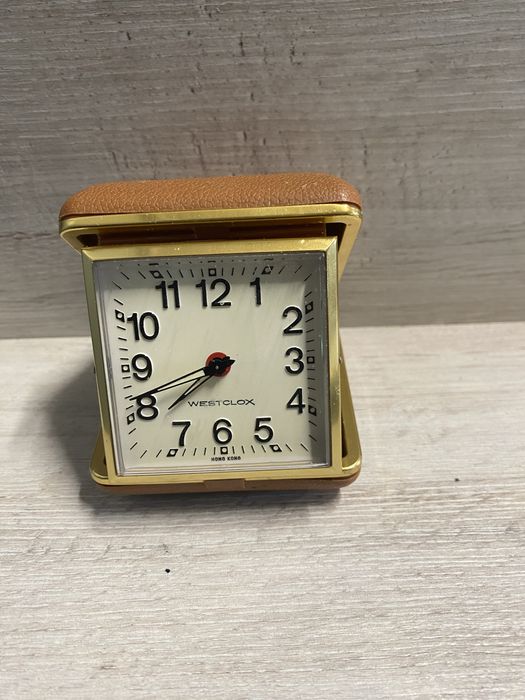 Vintage nakrecany zegarek podróżny