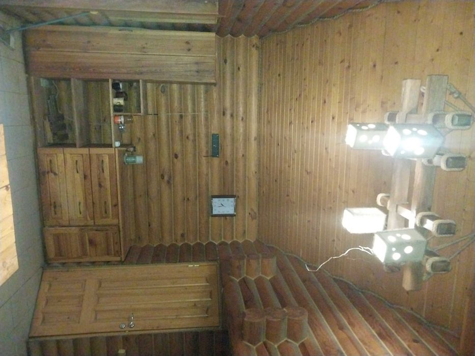 Дерев'яна баня зі зрубу розміром 5,6 м * 5,6 м