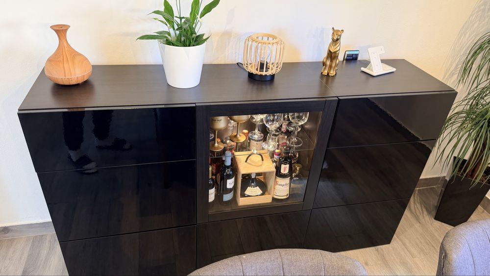 Mesa de sala e aparador