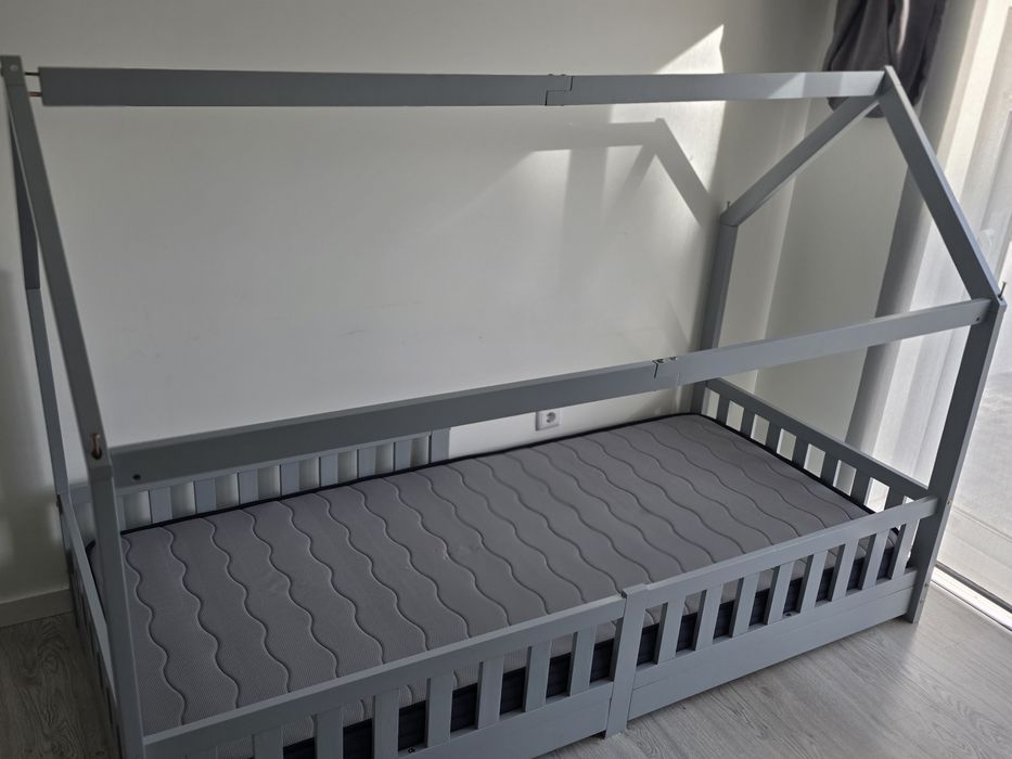 2 camas e dois colchoes praticamente novos