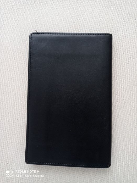 Carteira preta em pele