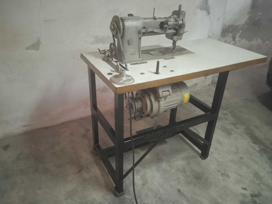 Maq. de Costura Industrial, Marca Dürkopp Bom Estado Propria p/ Couro