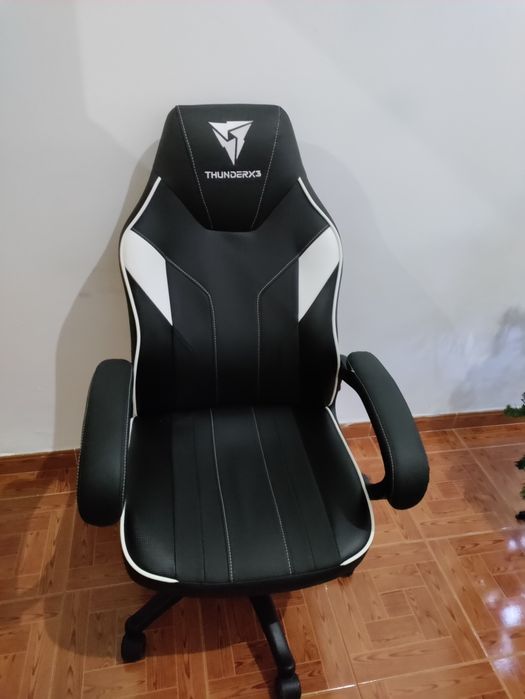 Cadeira Escritório/Gaming - Com caixa - Preto/Branca