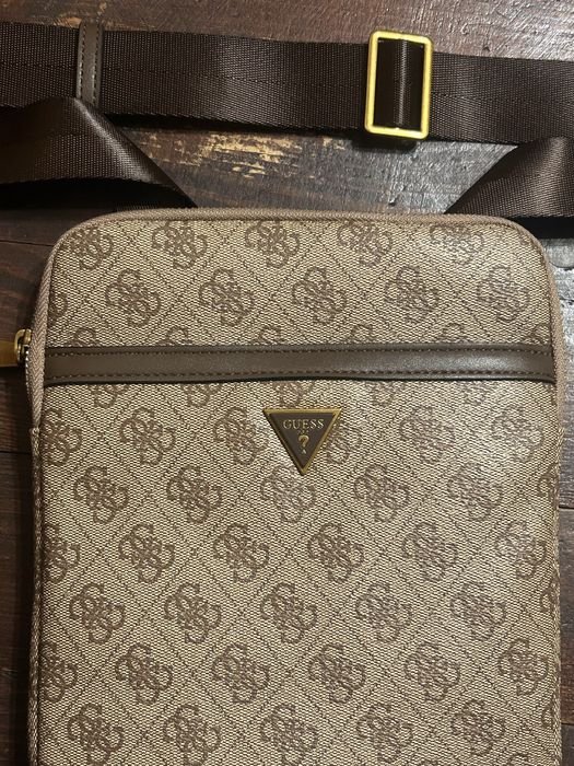 сумка чоловіча guess бежевого кольору