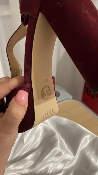 Продам босоніжки michael kors оригінал