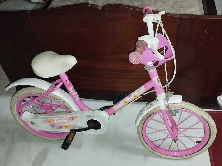 Bicicleta da Barbie de criança