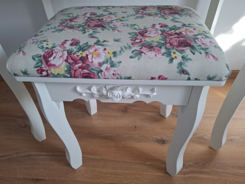 Toaletka z taboretem