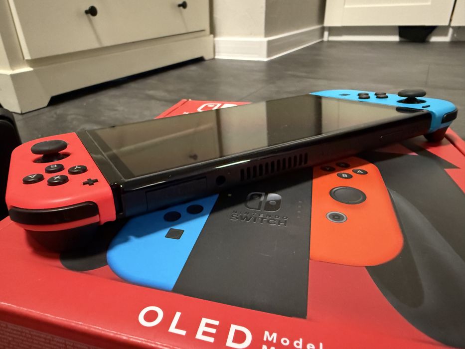 Nintendo Switch OLED Komplet