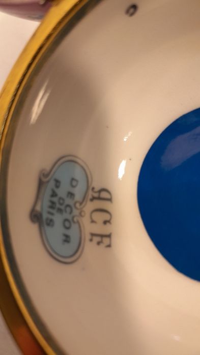 Zabytkowy budzik w stylu ACF Sevres.