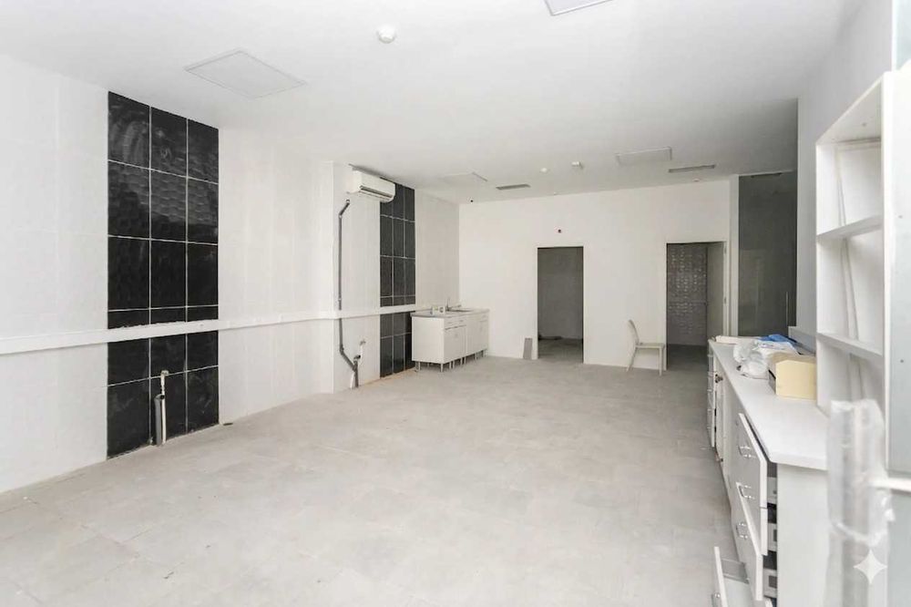 ALUGA-SE Espaco Comercial renovado 600 m2 open Space Massama