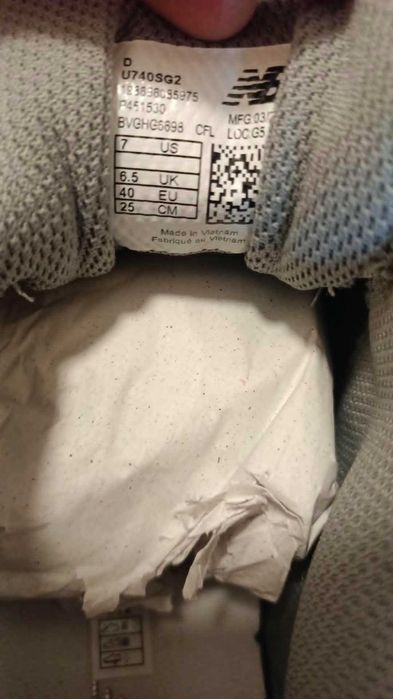 Jeden but lewy New Balance rozmiar 40