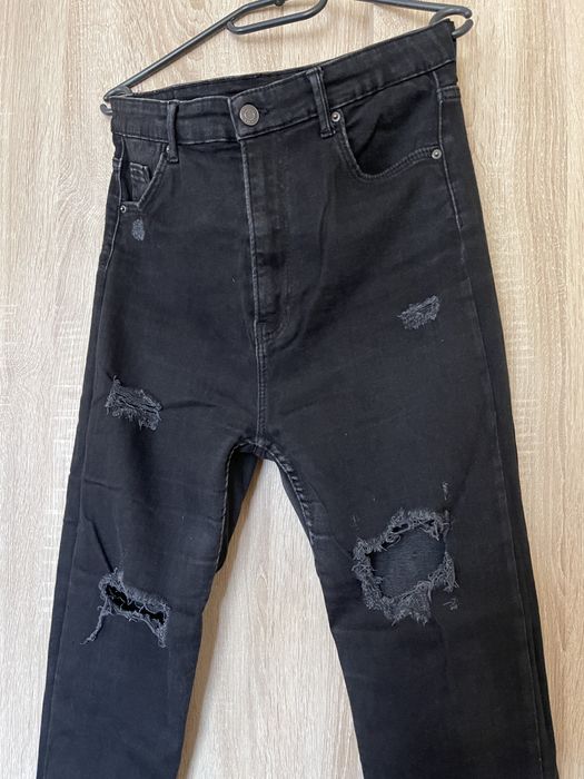 Czarne dżinsy z wysokim stanem rozmiar 40 Bershka