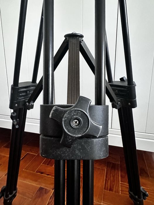 Tripé profissional em bom estado