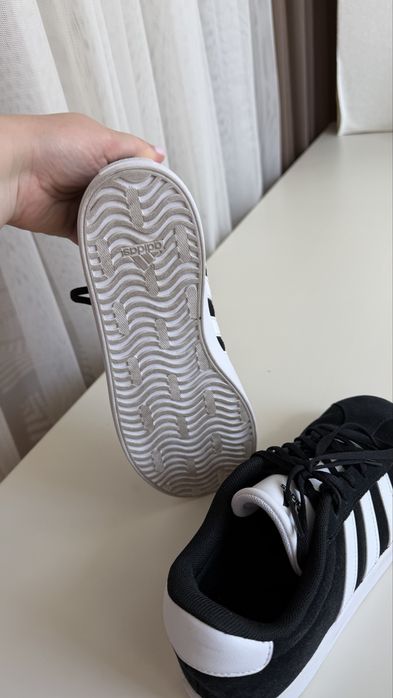 Продам Кросівки Adidas