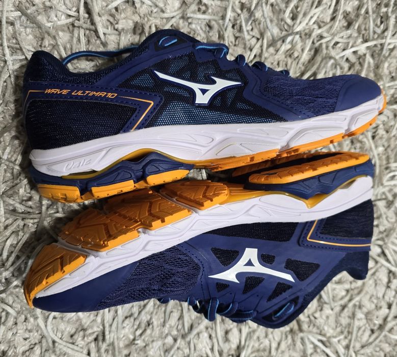 Шикарние кросівки mizuno wave ultima 10.