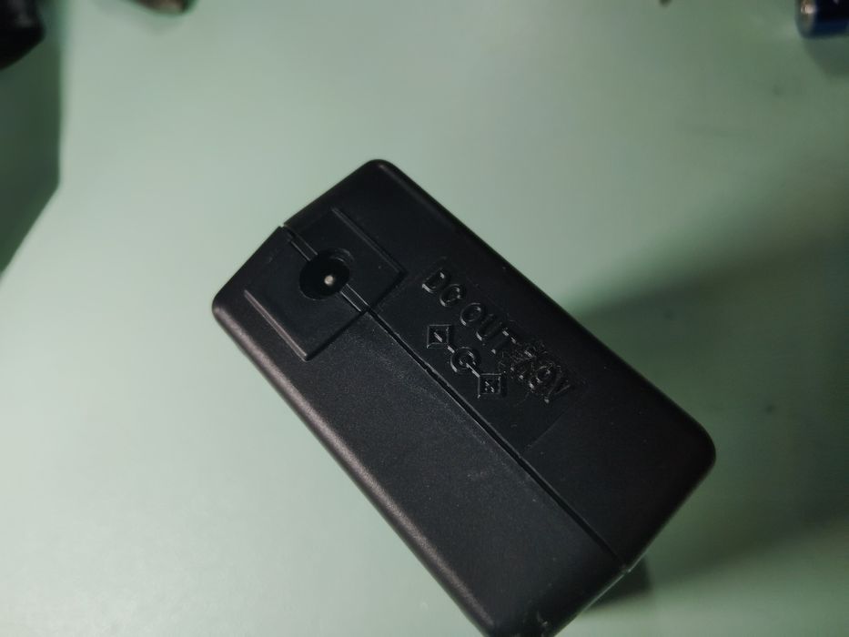 Ładowarka baterii kamer Hitachi