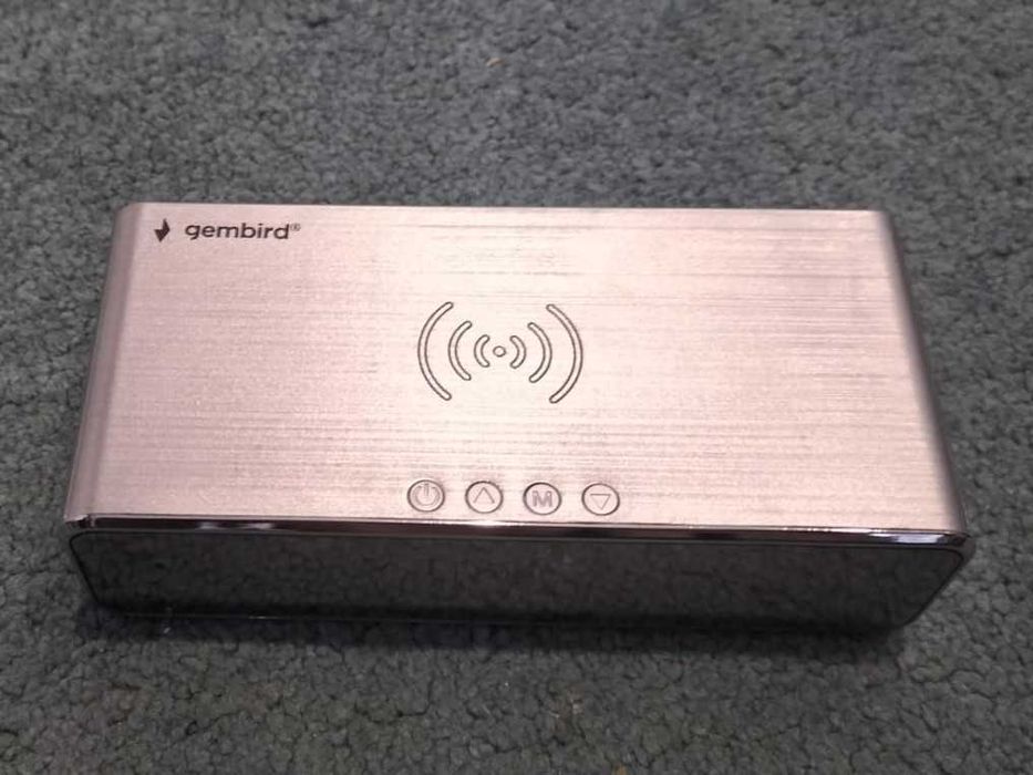 Radio despertador e carregador de telemóveis da marca "Gembird"