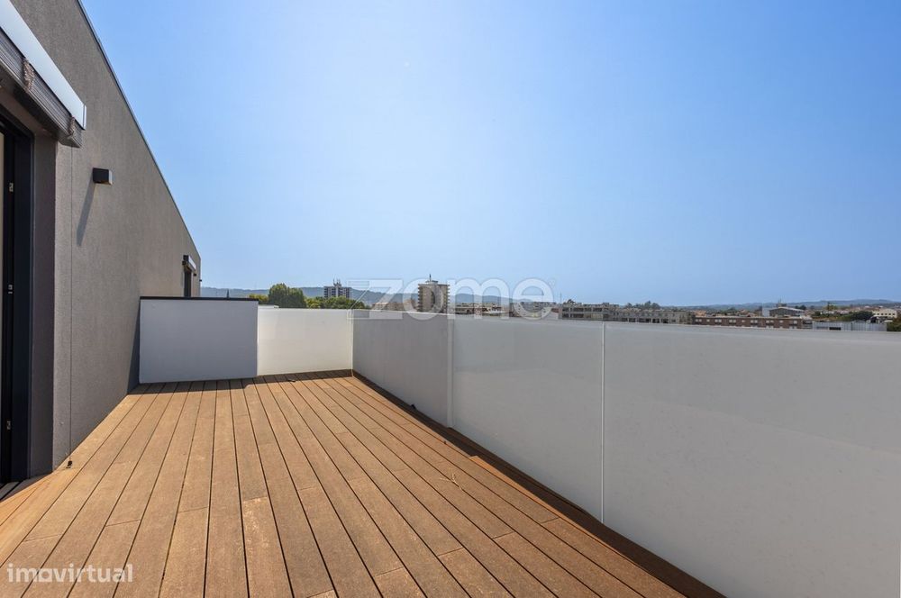 Apartamento T4 Duplex Novo no Prestigiado Edifício Alameda