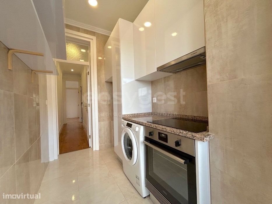 Apartamento T1+1, versátil, com vista desafogada em Campo de Ouriqu...