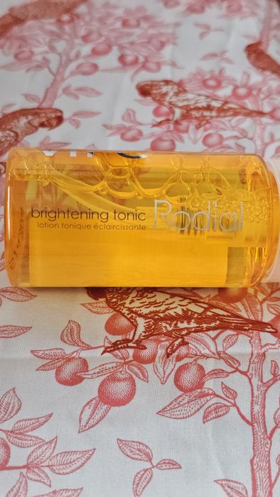 Rodial Vit C Brightening Tonic., tonik rozświetlający