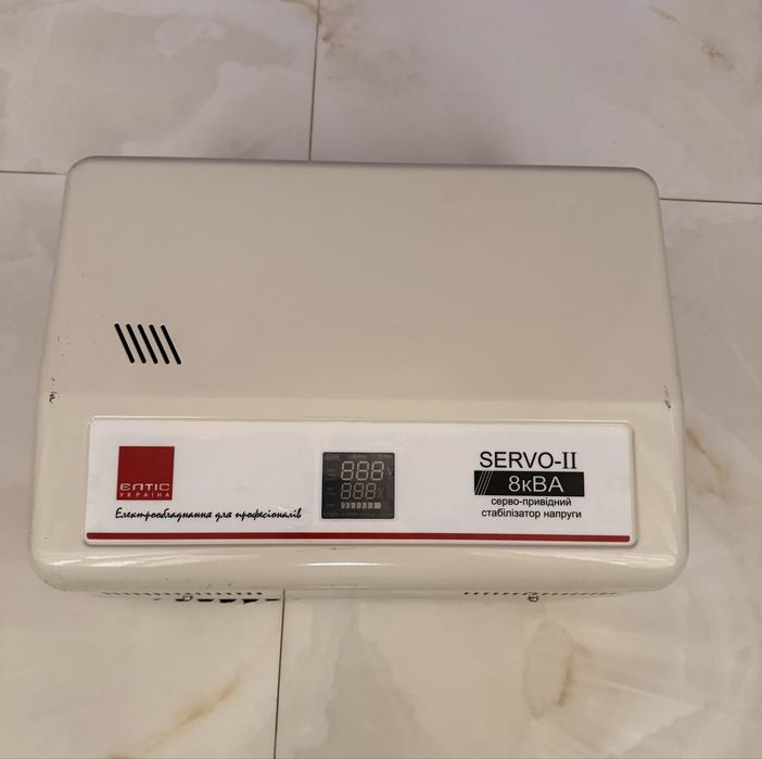 сервопривідний стабілізатор напруги ETIC SERVO-II потужністю 8 kVA.