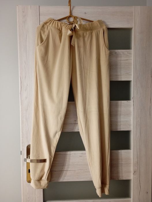 Spodnie miękki welurek