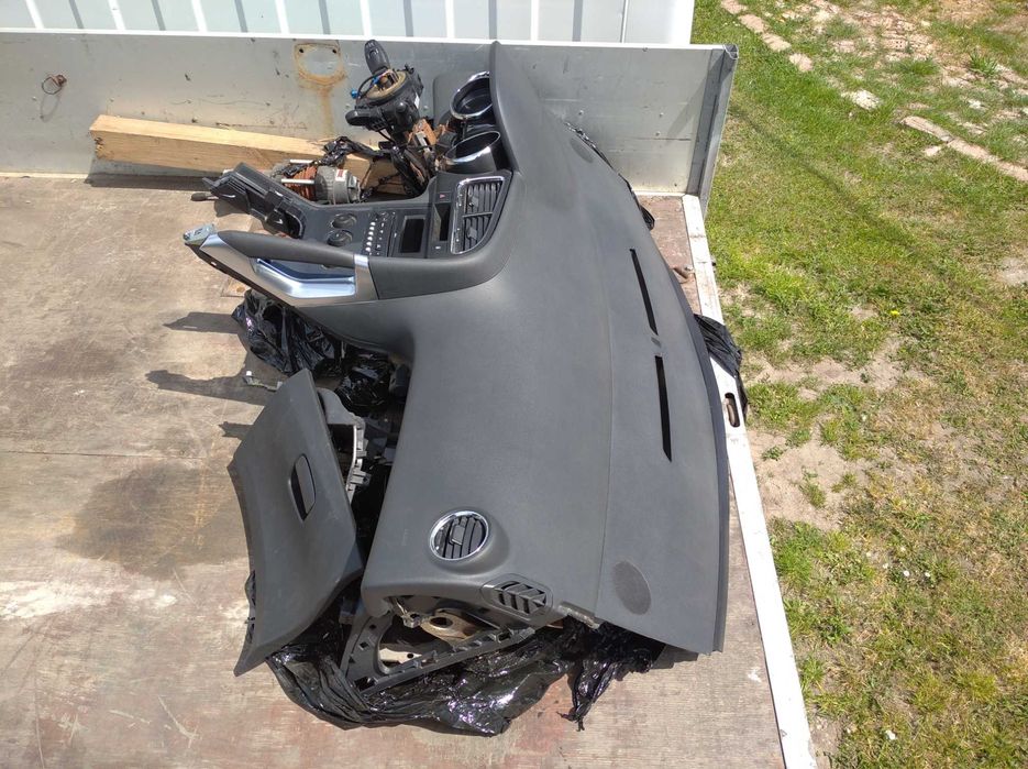 Панель торпедо Пежо 3008