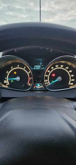 Ford Fiesta 2015r,benzyna,bardzo ładny.