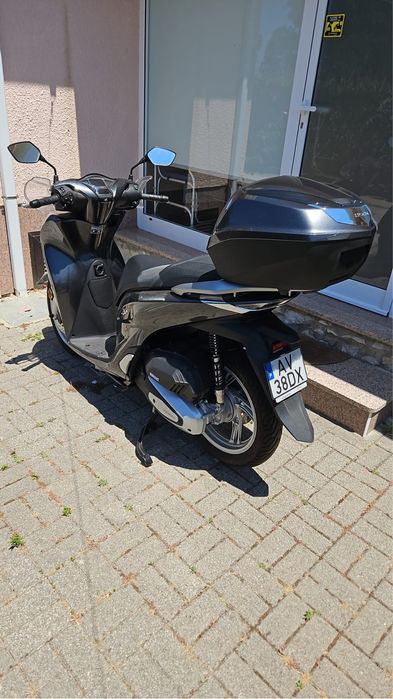Honda SH125i + top case