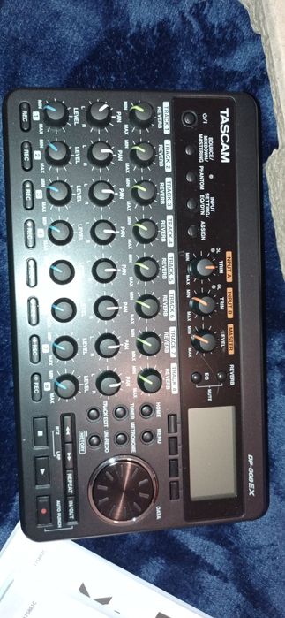 Gravador digital Tascam 8 faixas DP-008EX. Novo na caixa.