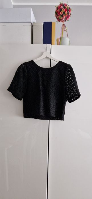 Krotka bluzka koronkowa Reserved