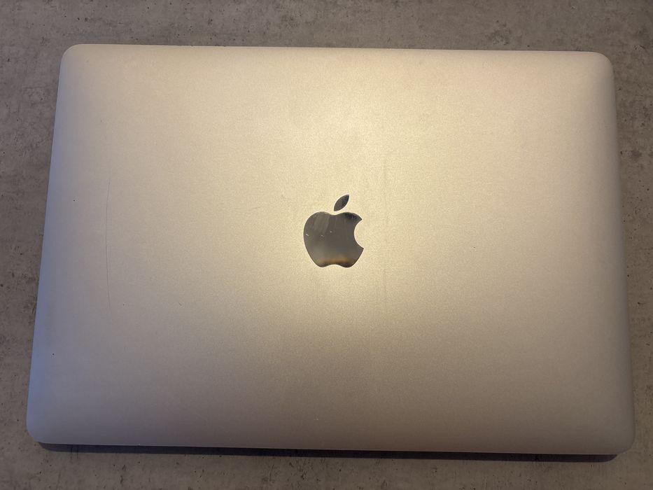 MacBook Air 13 Retina 2020 / Intel Core i5 / 8 GB
