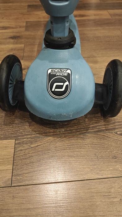 Scoot & Ride  + kask Bobike – stan dobry
