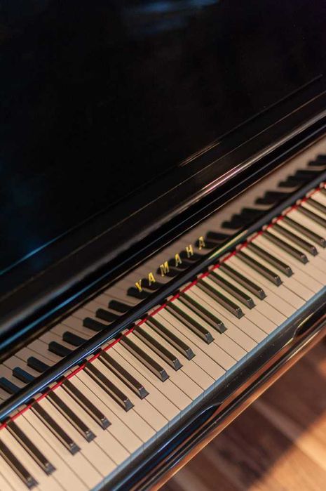 Pianino akustyczne samogrające z systemem Disklavier Yamaha YU5SXG