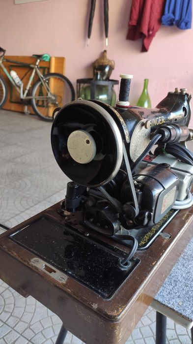 Máquina De Costura Singer Antiga de Pedal & Motor B.R.J.7