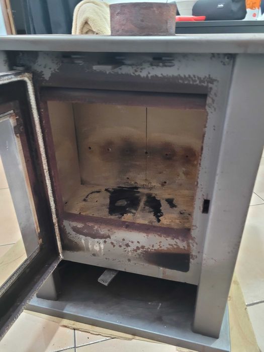 Salamandra a Lenha 6.8kW – Design Moderno e Alta Eficiência