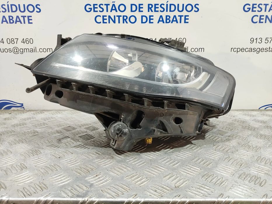 Otica Farol Frente Frontal Esquerda Original Audi A4 B8 Pre Facelift